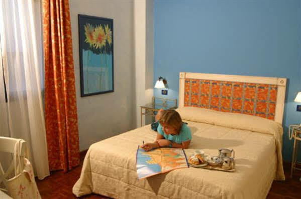 Motel - Hotel Nautico Pozzallo Kültér fotó